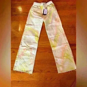 NWT Stradivarius Yellow Tye Dye Raw Hem Jeans. Size 4